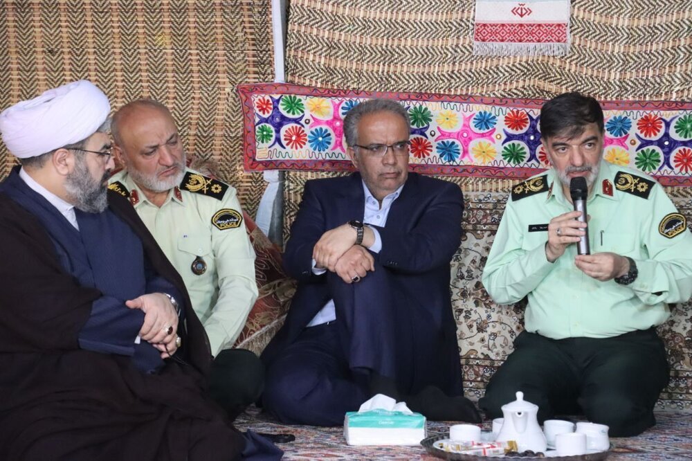 تاکید فرمانده انتظامی بر استفاده از منابع داخلی برای توسعه کشور